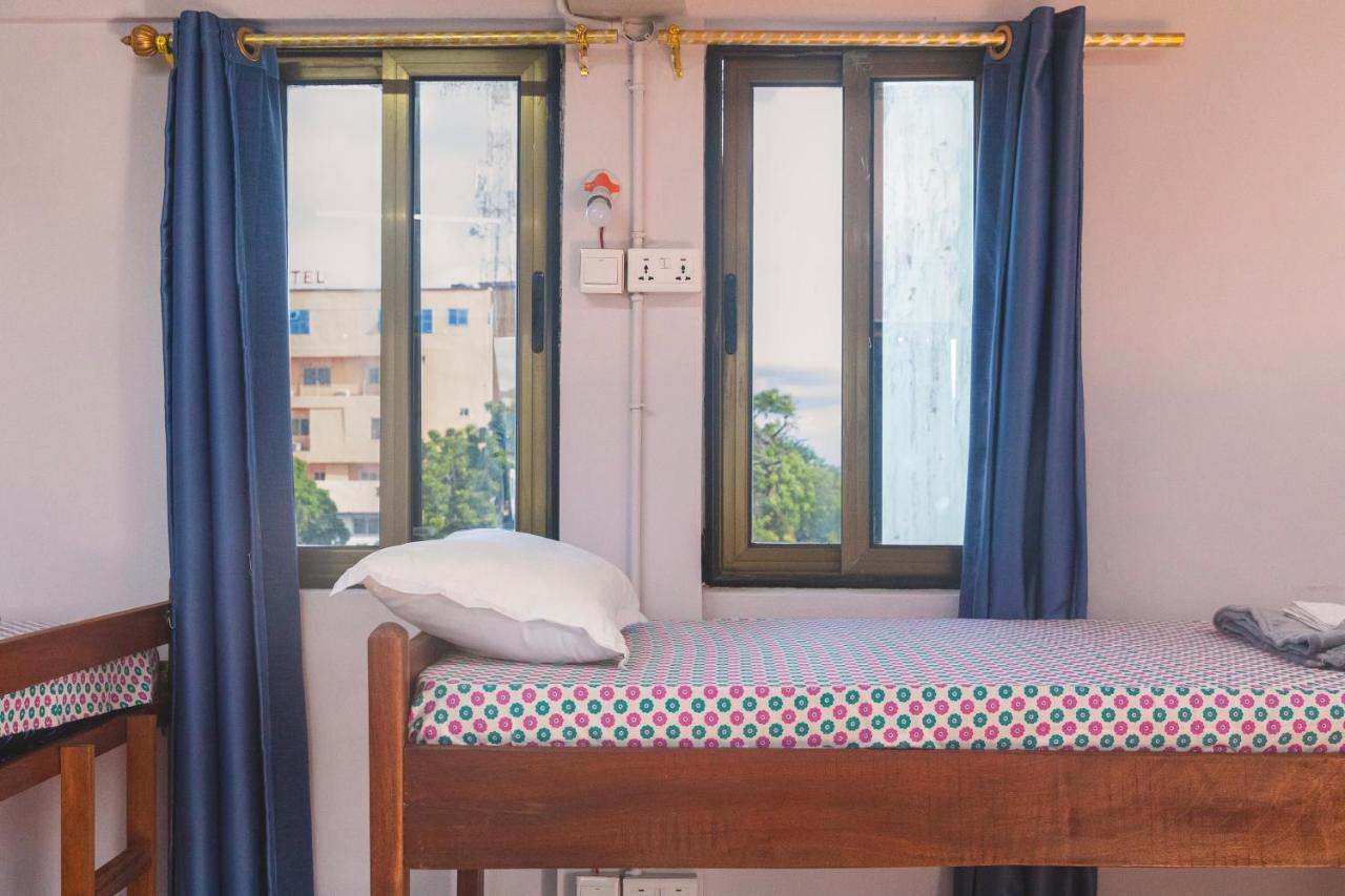 אקרה African Vibrations Hostel Osu מראה חיצוני תמונה